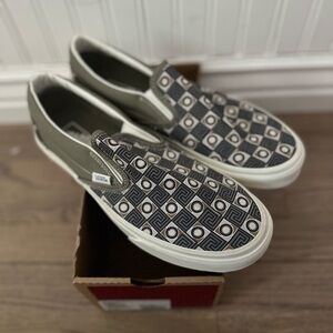 Men’s or women’s slip on Vans. New in box.